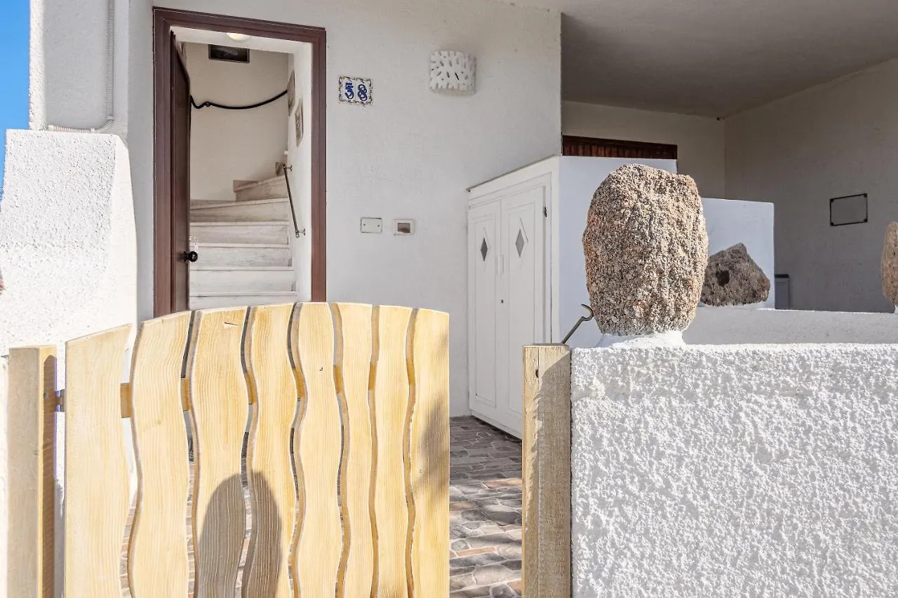 Blue House Laconia Канниджионе Италия